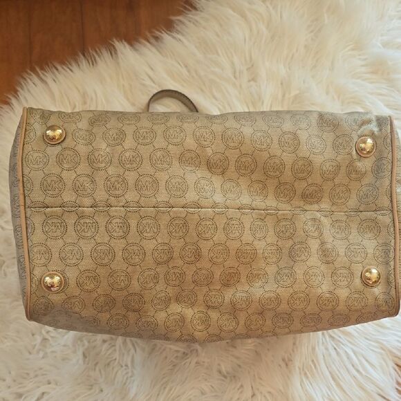 Michael Kors Medium Duffel Tan Satchel with Gold Accents - Picture 7 of 12